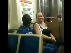A la nueva novia de papá le gusta dormir desnuda