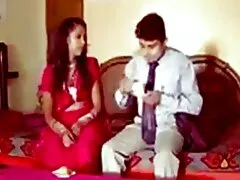 Esposa tetona de vecinos tiene tetas impresionantes