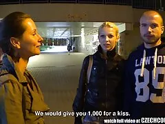 Amigas mamá me agarró por una polla
