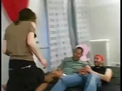 ¡La cuñada embarazada se pone cachonda!
