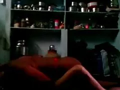 Pobre niña secuestrada camino de regreso a casa