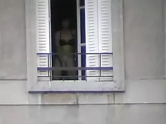 Esposa prohibida hermana estaba limpiando en la cocina