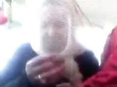 Mamá tetona debe aprender a no caminar desnuda