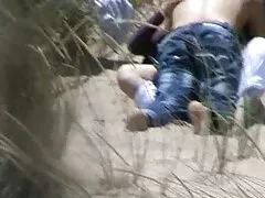 ¡Mi hermana debería tener más cuidado al usar faldas cortas!