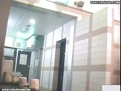 Rubia jovencita es follada y facial