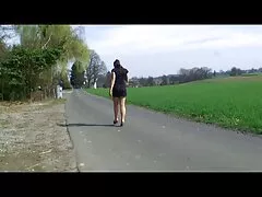 El viejo papá no pudo resistirse a follar al amigo de sus hijas sexy