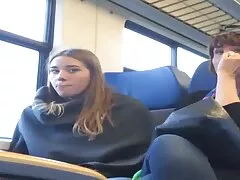 Adolescente morena tentadora invita a follar duro