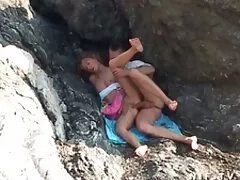 Milf árabe cachonda atrapada haciendo trampa con un amigo de la familia
