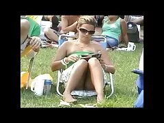 Señora de la oficina rizada follada en el vestuario