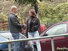 Bully hace llorar a un adolescente en el autobús a casa
