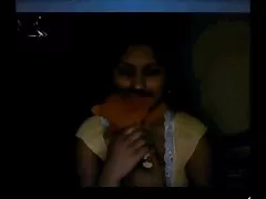 Niño se sorprende cuando ama de casa entra en el baño
