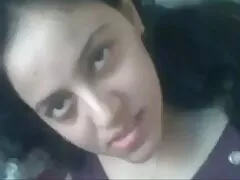 Mamá cachonda salta sobre un chico joven