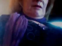 Novia de traficantes de drogas en la comisaría