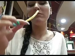 Impresionante anfitriona atrapada follando en cámara oculta