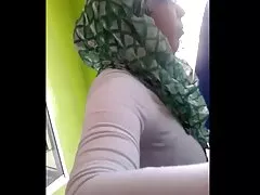 Mamá japonesa se sorprendió cuando el mejor amigo de Caught Sons viendo porno en su casa