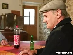 Lección de piano sale terriblemente mal para una princesita