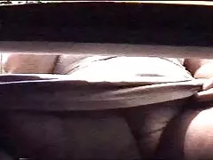 Curiosa virgen linda siente su primera polla