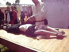 MILF asiática no esperaba algo así del novio de su hija