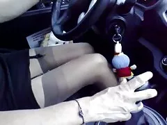 Mamá de mis amigos me da sus tetas para jugar