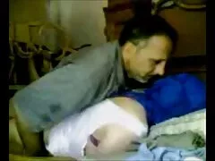 Amateur desi chica grabado primero Sexo con su novio