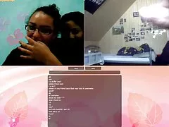 Chica amateur tetona da sus primeros pasos en la carrera porno