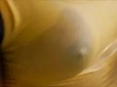 Chica tetona obtiene coño profundo follando