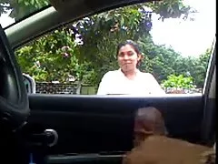 Sexy joven morena chick golpea a su novio