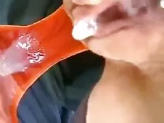 Puta adolescente sucia follada por sus dos amigos
